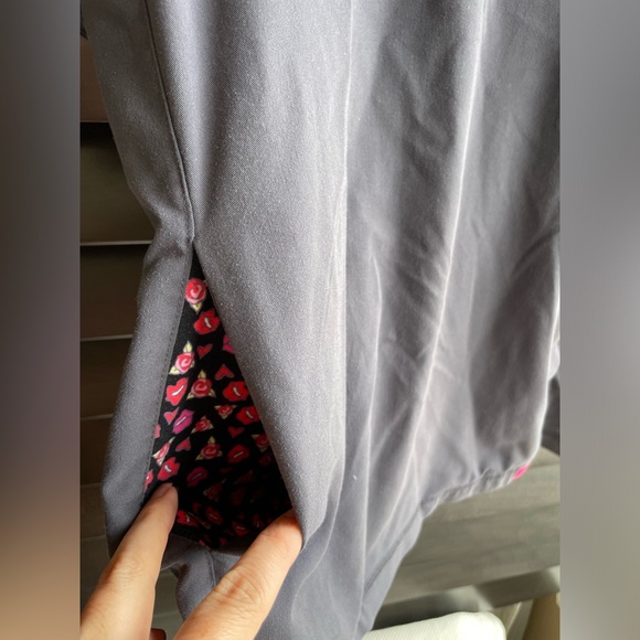 Betsey Johnson Grey Scrub Top with Pink details Large - Picture 3 of 8